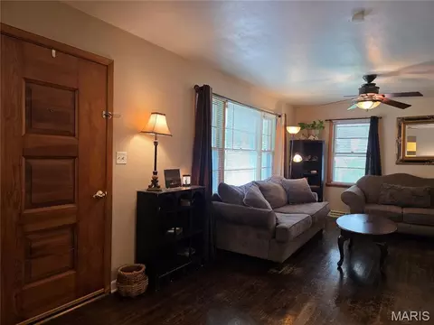 Entry Way - 19 E 11th St, Washington, MO 63090 photo 2 of 2