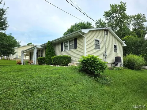 Exterior - 19 E 11th St, Washington, MO 63090 photo 3 of 7