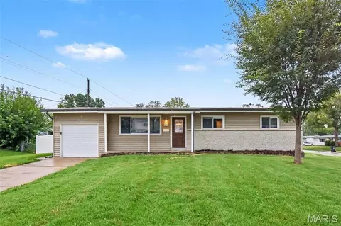 2250 Rivoli Pl, Florissant, MO 63031