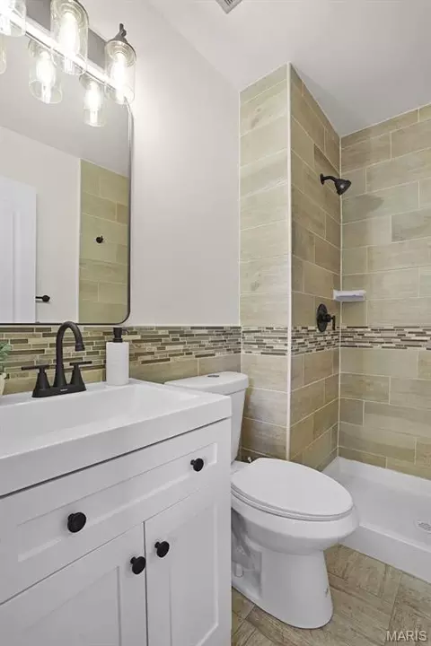 Bath - 2646 Vortex Dr, Saint Louis, MO 63129 photo 4 of 4