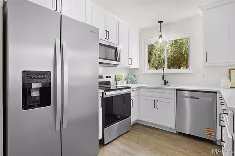 Kitchen - 2646 Vortex Dr, Saint Louis, MO 63129 photo 2 of 4