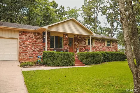 2632 Fox Dr, Poplar Bluff, MO 63901