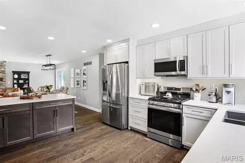 Kitchen - 705 Stone Canyon Dr, Ballwin, MO 63021 photo 4 of 4