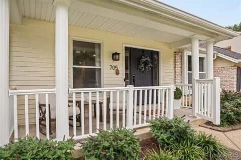 Exterior - 705 Stone Canyon Dr, Ballwin, MO 63021 photo 3 of 10