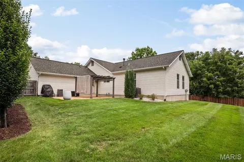 Exterior - 705 Stone Canyon Dr, Ballwin, MO 63021 photo 8 of 10