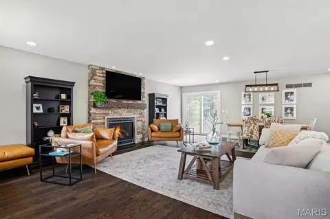Living - 705 Stone Canyon Dr, Ballwin, MO 63021 photo 5 of 6