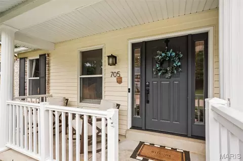 Exterior - 705 Stone Canyon Dr, Ballwin, MO 63021 photo 4 of 10