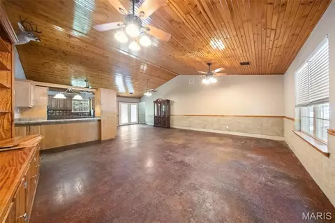 Living - 10300 County Road 5260, Rolla, MO 65401 photo 2 of 3