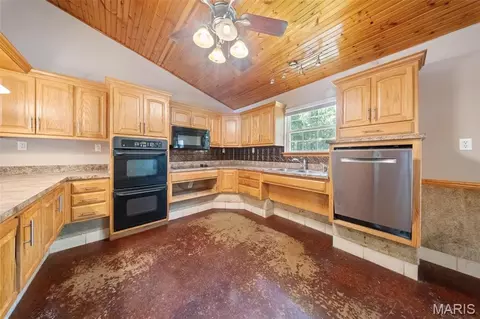 Kitchen - 10300 County Road 5260, Rolla, MO 65401 photo 2 of 3