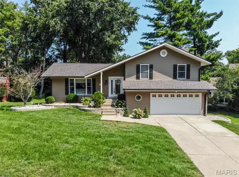12 Pyrenees Dr, Lake Saint Louis, MO 63367