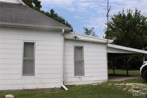 205 Georgia St, Perry, MO 63462 photo 2