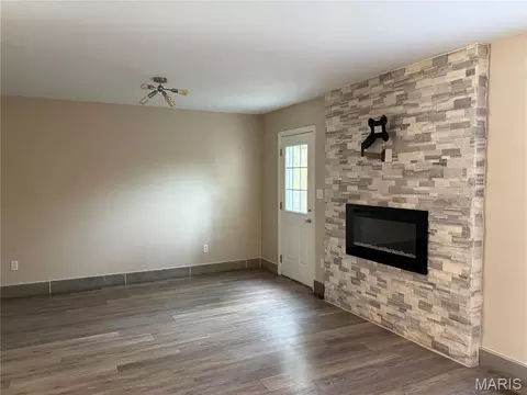 Living - 1002 Sara Jane Ln, Saint Clair, MO 63077 photo 4 of 4