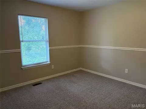 Bedroom - 1002 Sara Jane Ln, Saint Clair, MO 63077 photo 4 of 5