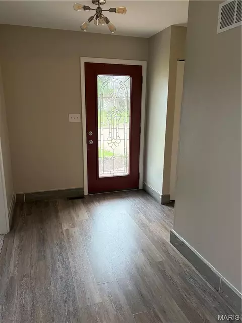 Entry Way - 1002 Sara Jane Ln, Saint Clair, MO 63077 photo 1 of 3