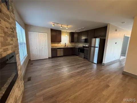 Living - 1002 Sara Jane Ln, Saint Clair, MO 63077 photo 2 of 4