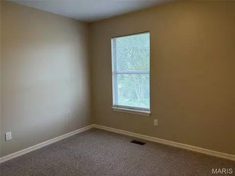 Bedroom - 1002 Sara Jane Ln, Saint Clair, MO 63077 photo 2 of 5