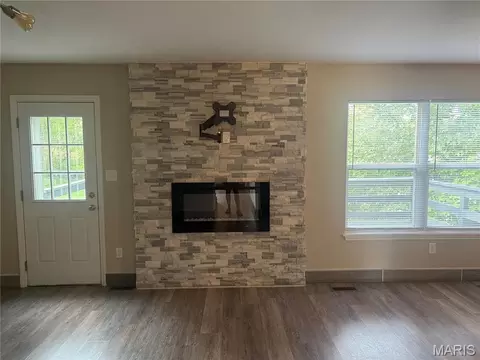 Living - 1002 Sara Jane Ln, Saint Clair, MO 63077 photo 3 of 4