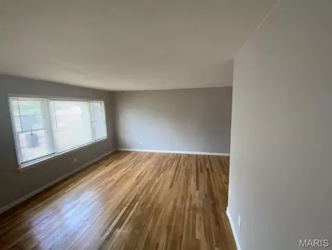 Living - 104 Fenwick Dr, Ferguson, MO 63135 photo 1 of 2