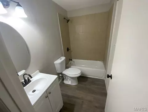 Bath - 944 Lebon Dr, Saint Louis, MO 63137 photo 1 of 1