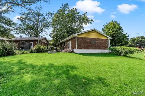 944 Lebon Dr, Saint Louis, MO 63137 photo 5