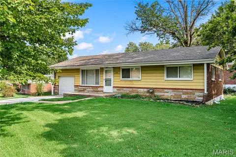944 Lebon Dr, Saint Louis, MO 63137 photo 3