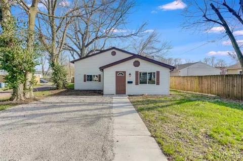 110 S 32nd St, Belleville, IL 62226