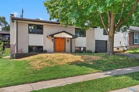 1225 Roth Hill Dr, Maryland Heights, MO 63043