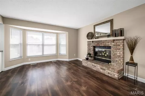 Living - 120 Bromley Ct, O'fallon, MO 63368 photo 1 of 5