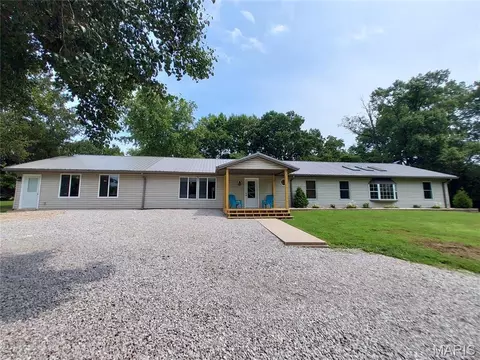 685 Old National Trl, Pocahontas, IL 62275