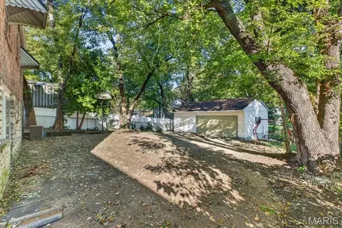 Exterior - 715 E Jackson Rd, Saint Louis, MO 63119 photo 4 of 7