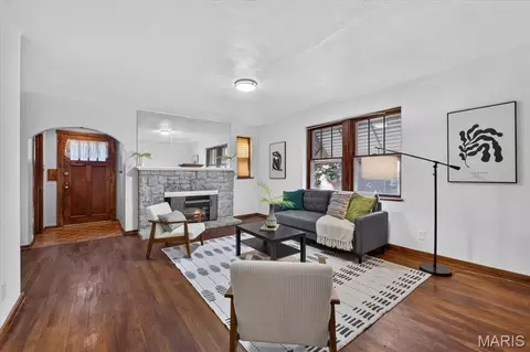 Living - 715 E Jackson Rd, Saint Louis, MO 63119 photo 4 of 4