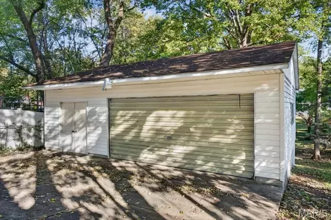 Exterior - 715 E Jackson Rd, Saint Louis, MO 63119 photo 6 of 7