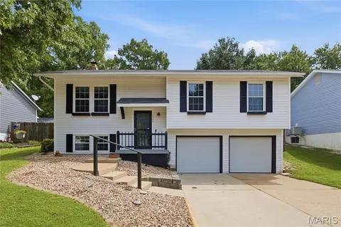 2366 Villager Park Ct, Maryland Heights, MO 63043