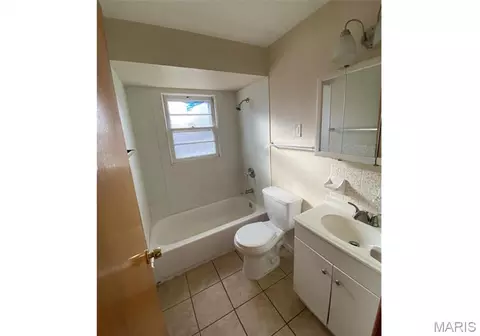 6824 Larry Ln, Berkeley, MO 63134 photo 5