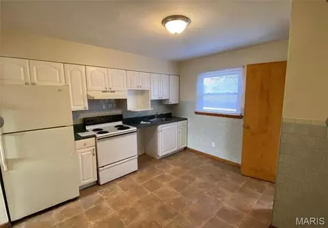 6824 Larry Ln, Berkeley, MO 63134 photo 2