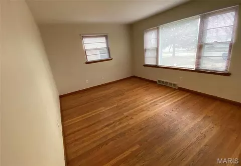 6824 Larry Ln, Berkeley, MO 63134 photo 4