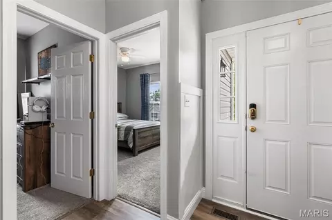 Entry Way - 5020 Eagle Wing Ct, Eureka, MO 63025 photo 4 of 9