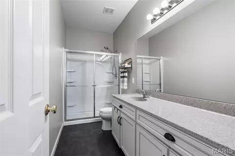Bath - 5020 Eagle Wing Ct, Eureka, MO 63025 photo 2 of 3