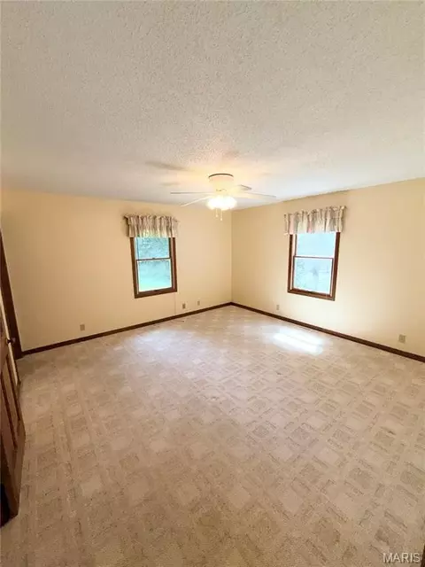 Bedroom - 10950 Harris Ct, Rolla, MO 65401 photo 2 of 5