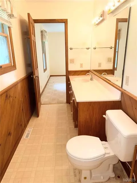 Bath - 10950 Harris Ct, Rolla, MO 65401 photo 3 of 3