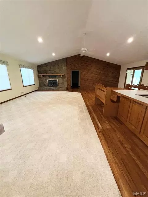 Living - 10950 Harris Ct, Rolla, MO 65401 photo 2 of 9