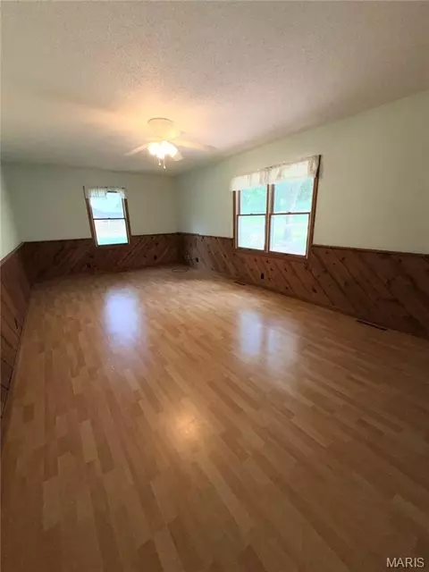 Living - 10950 Harris Ct, Rolla, MO 65401 photo 4 of 9