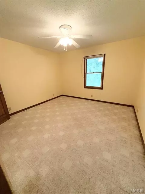 Bedroom - 10950 Harris Ct, Rolla, MO 65401 photo 4 of 5