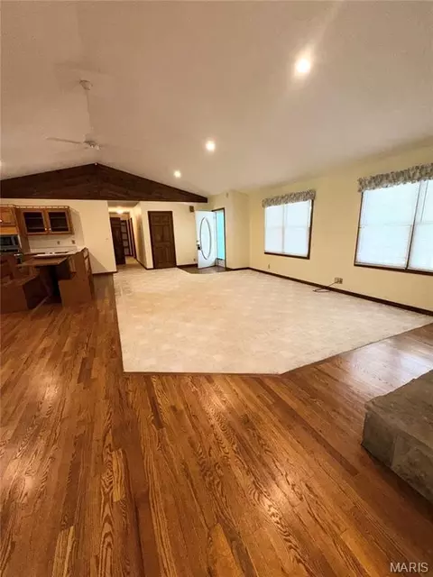 Living - 10950 Harris Ct, Rolla, MO 65401 photo 5 of 9