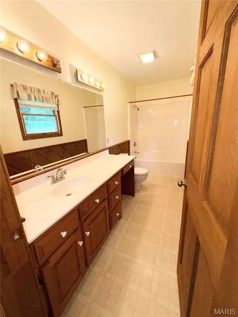 Bath - 10950 Harris Ct, Rolla, MO 65401 photo 2 of 3