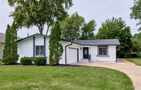 167 Rue Grand Dr, Lake Saint Louis, MO 63367