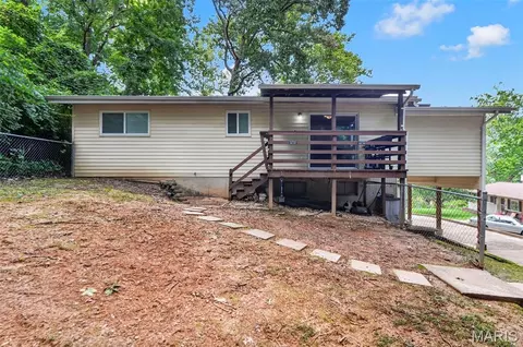 Exterior - 204 Appletree Ct, Arnold, MO 63010 photo 3 of 9