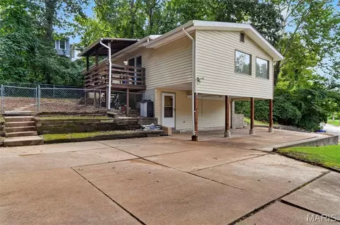 Exterior - 204 Appletree Ct, Arnold, MO 63010 photo 2 of 9