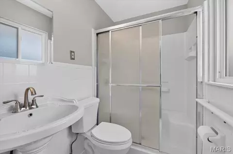 Bath - 309 Spring Meadows Dr, Manchester, MO 63011 photo 2 of 2