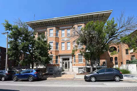 627 Clara Ave #104, Saint Louis, MO 63112